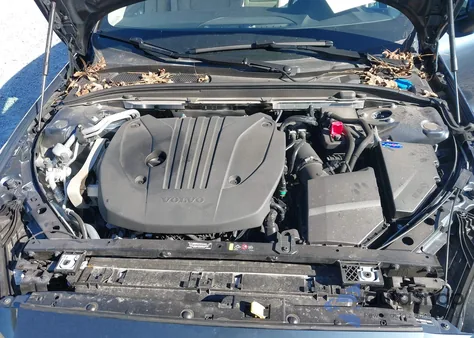 2025 Volvo V60 Cross Country Plus, B5 Awd Gas (Mild Hybrid) z USA, uszkodzony, nr VIN YV4L12WK9S2146884